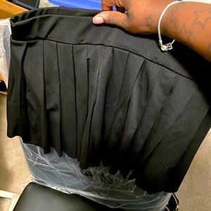 Black pleaded skirt